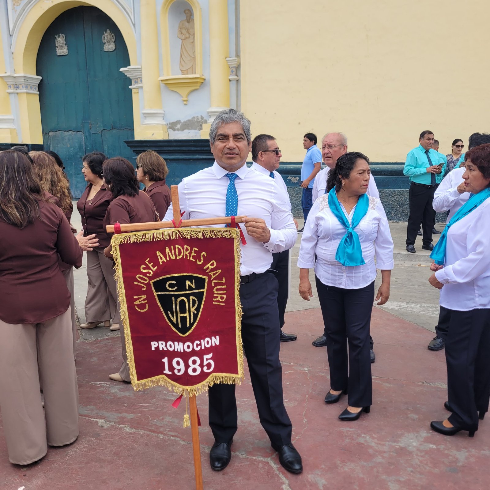 Esperando el desfile de la Promoción 85 🎓❤️